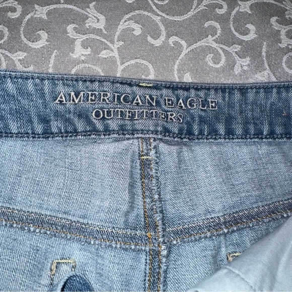 American Eagle Distressed Denim Shorts Size 4 - Picture 13 of 14